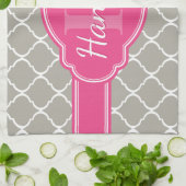 Graues weißes Gittermuster Pink Monogramm Geschirrtuch (Gefaltet)