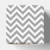 Graues weißes LG Zickzack Ananas Monogramm Geschenkschachtel (Oben)