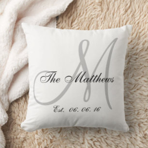 Graues weißes Monogramm Familien Hochzeitsgeschenk Kissen