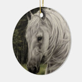 Graues, weißes Pferd auf Wiese Keramik Ornament (Links)