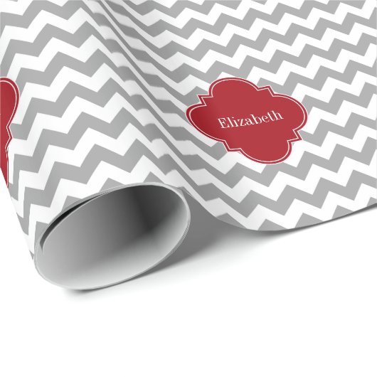 Graues, Zickzack Cranberry Red Quatrefolienmonogra Geschenkpapier (Rolleneckpunkt)