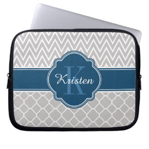 Graues Zickzack Quatrefolienmuster Blaues Monogram Laptopschutzhülle