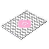Graues, Zickzack rosa Quatrefolienmonogramm Notizblock (Linke Seite)