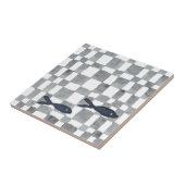 Graufarbene Karos Fische Keramik Tile Fliese (Seite)