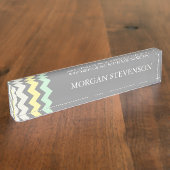 Graugelbe Minze, Zickzack Schreibtischtafel Namensplakette (Seite)