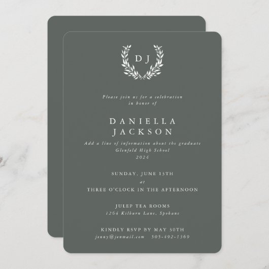 Graugrüner Monogram Laurel Wreath Abschluss Einladung (Vorne/Hinten)