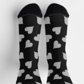 Grauherzenmuster auf schwarzen Socken (Oben)