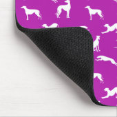 Grauhund-Silhouetten - Weiß auf Rosa (B41AAA) Mousepad (Ecke)