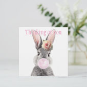 Graukaninchen bläst Kaugummi mit anemonischer Blum (Stehend Vorderseite)