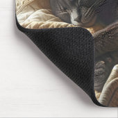 Graukatzenzucht unter einer Decke Mousepad (Ecke)