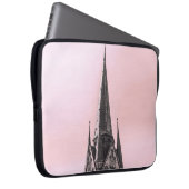 GRAUKONKRETES GEBÄUDE AM TAG LAPTOPSCHUTZHÜLLE (Vorne Rechts)