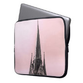 GRAUKONKRETES GEBÄUDE AM TAG LAPTOPSCHUTZHÜLLE (Vorderseite Links)