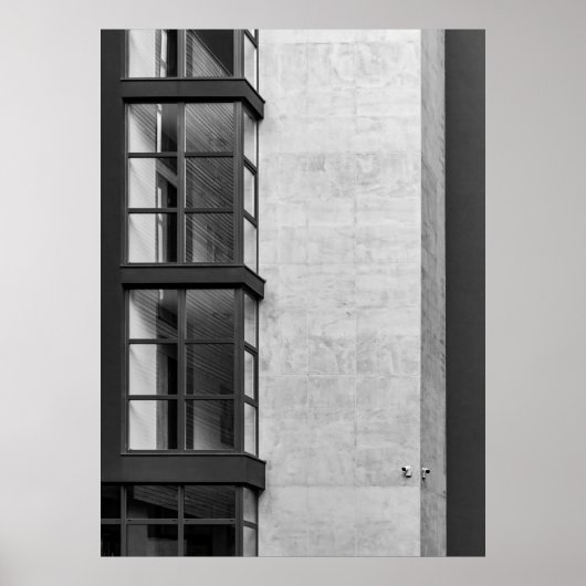 GRAUKONKRETES GEBÄUDE MIT GLASFENSTER POSTER (Vorne)