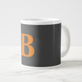 Grauorange moderne mit Monogramm beruflich Jumbo-Tasse (Vorderseite Rechts)