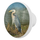 Graureiher-Vogel in dem Teich Keramikknauf (Rechts)