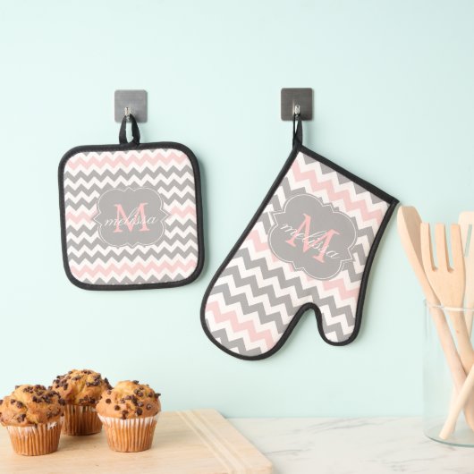 Graurosa Zickzack Monogramm Potholder-Set Ofenhandschuh & Topflappen-Set (Insitu (Hängend))