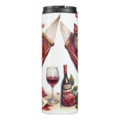 Grauschige Katzen in der Hängematte schnippelten Thermosbecher (Rückseite)