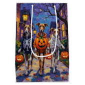Grauschmuck-oder-Treating in Halloween-Kostümen Mittlere Geschenktüte (Rückseite)
