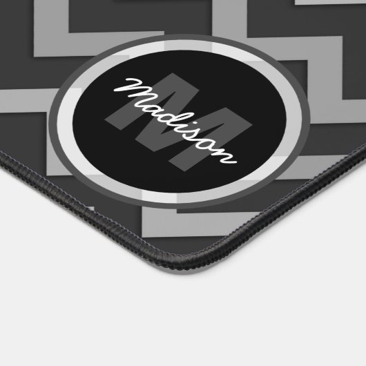Grauschwarz Zickzack Cooles Retro-Monogramm Schreibtischunterlage (Ecke)