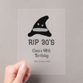 Grauschwarzer RIP 30's 40. Geburtstag Hexenhut Acryleinladungen (Insitu (Handheld))