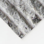 Grausteinfarbene Wandstruktur. Textur der Steinmau Fleecedecke (Ecke)