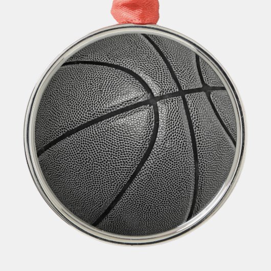Graustufen-Basketball Silbernes Ornament (Vorne)