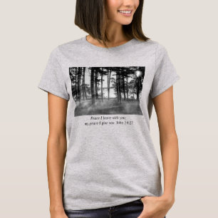 Graustufen-Bibelverse im Tischgestein T-Shirt