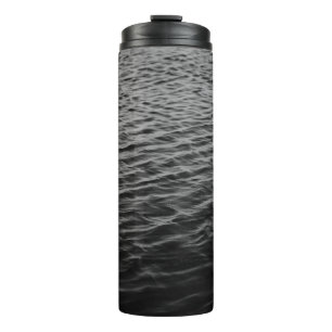 Graustufen-Foto Thermosbecher