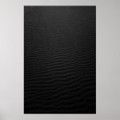 Graustufenfotografie von Sand Poster (Vorne)