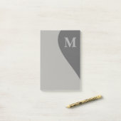 Grautöne mit Monogramm Post-it Klebezettel (Auf Schreibtisch)
