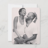 Grauweißes Foto live streaming Hochzeit Einladung (Rückseite)