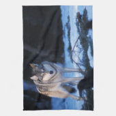 Grauwolf, Canis lupus, am Fuße Geschirrtuch (Vertikal)
