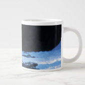 Grauwolf, Canis lupus, am Fuße Jumbo-Tasse (Rechts)