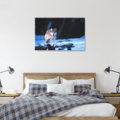 Grauwolf, Canis lupus, am Fuße Leinwanddruck (Insitu (Schlafzimmer))