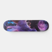 Grauwolf heult im Wald Skateboard (Horizontal)