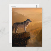 Grauwolf stehend auf einem Felsen im Wald Postkarte (Vorne/Hinten)