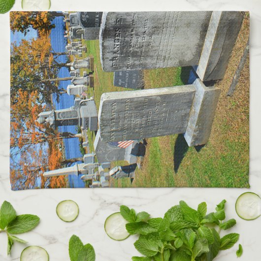 Gravestone Dish Handtuch (Gefaltet)