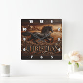 Gravierendes Pferd, das über das Weizenfeld läuft Quadratische Wanduhr (Zuhause)