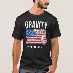 Gravity ist ein Mythen-American Flag Pole Vault T-Shirt