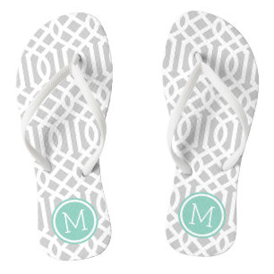 Gray and Aqua Trellis Monogram Badesandalen