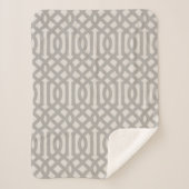Gray and Ivory Trellis | Modernes Bauernhaus Sherpadecke (Vorderseite)