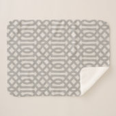Gray and Ivory Trellis | Modernes Bauernhaus Sherpadecke (Vorderseite (Horizontal))