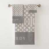 Gray and Ivory Trellis Monogram | Modernes Bauernh Badhandtuch Set (Insitu)