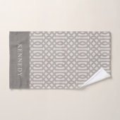 Gray and Ivory Trellis Monogram | Modernes Bauernh Badhandtuch Set (Handtuch)