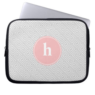 Gray and Pink Greek Key Pattern Monogram Laptopschutzhülle