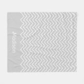 Gray And White Squiggly Chevron Zigzag Pattern Fleecedecke (Vorderseite (Horizontal))