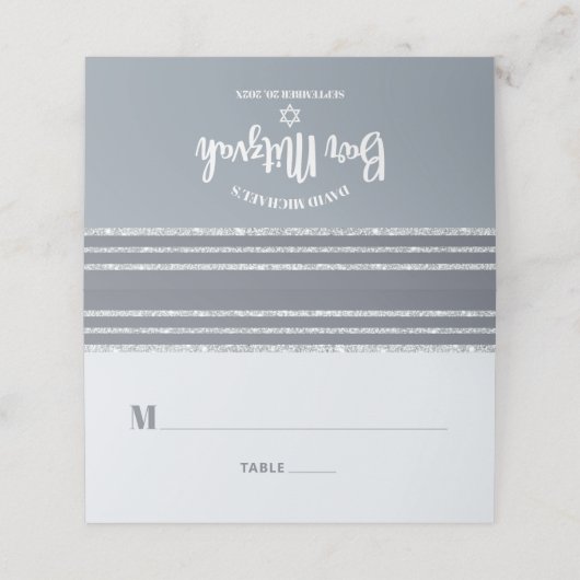 Gray Bar Mitzvah Silver Tallit Bold Script Modern Platzkarte (Außenseite Aufgefaltet)