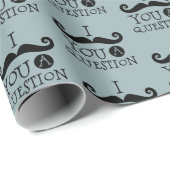 Gray Blue Mustache Sie eine Frage Vatertag Geschenkpapier (Rolleneckpunkt)