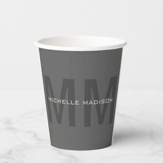 Gray Bold Monogram Modern Minimalistisch Name Init Pappbecher (Vorderseite)