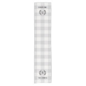 Gray Buffalo Karo Monogram | Modernes Bauernhaus Kurzer Tischläufer (Vorderseite)